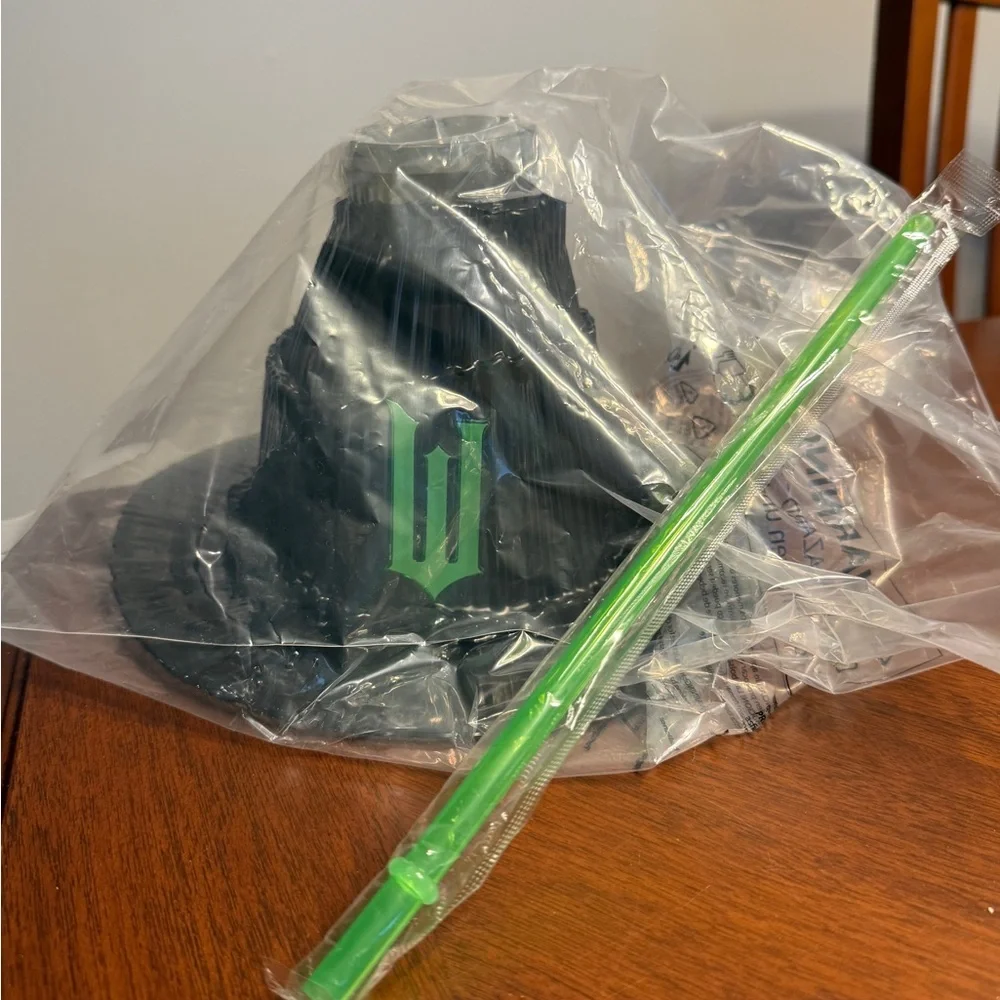 Wicked Elphaba Hat 32 oz Cup